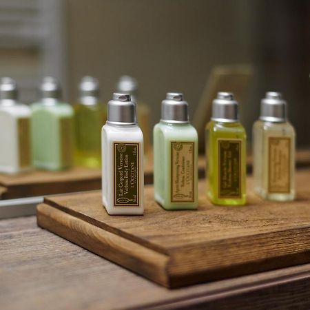 Honour And Grace Hotel ヤーヒモフ エクステリア 写真
